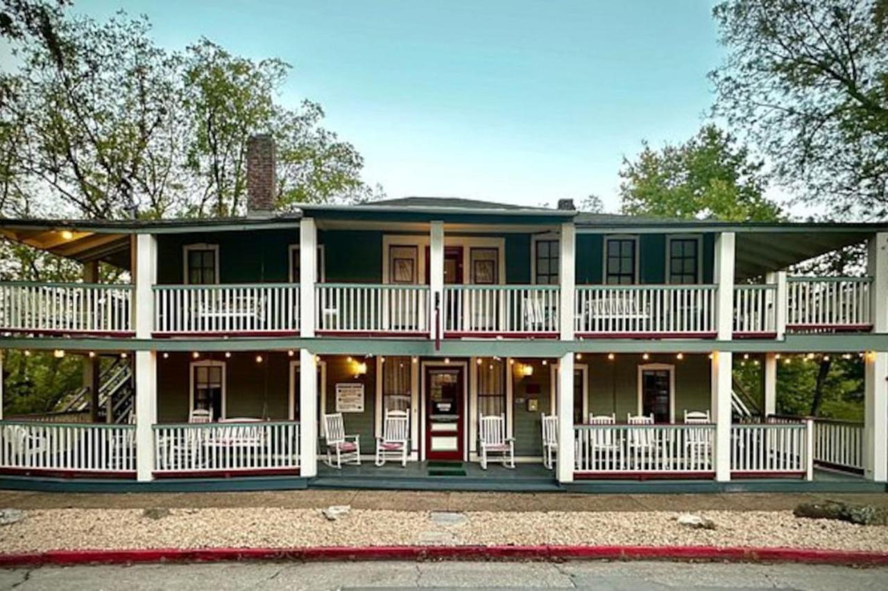 Downtown Magnolia Ste Piedmont Villa Eureka Springs Exterior photo